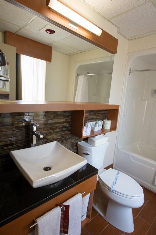 Hotel Du Fjord Chicoutimi エクステリア 写真