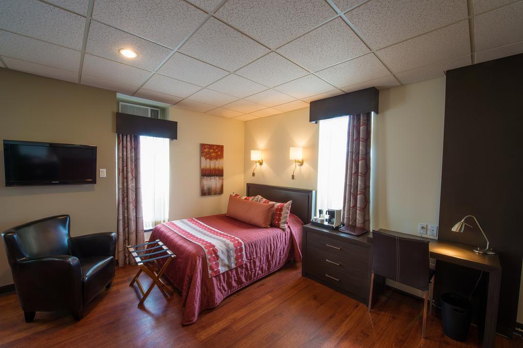 Hotel Du Fjord Chicoutimi エクステリア 写真