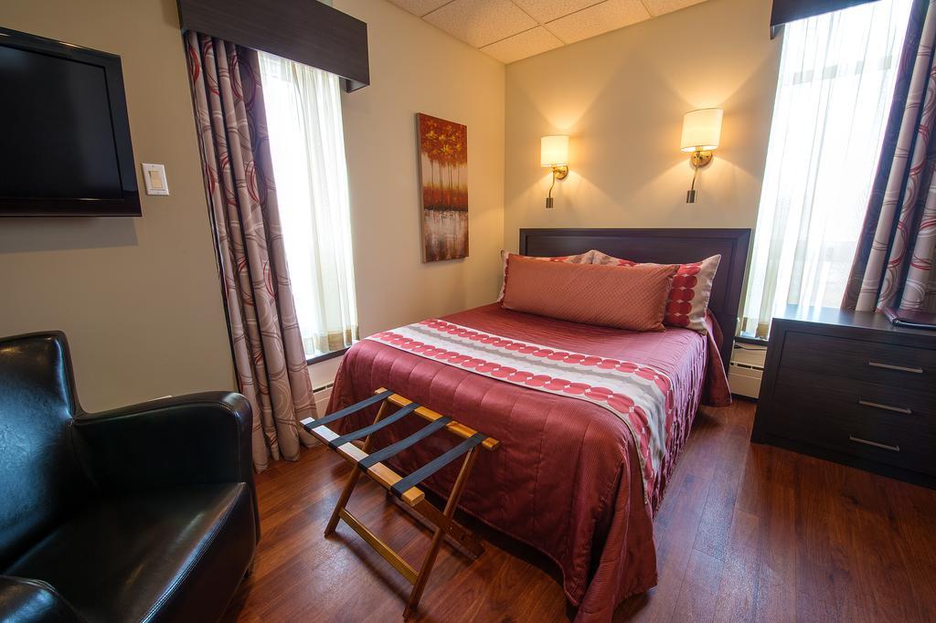 Hotel Du Fjord Chicoutimi エクステリア 写真