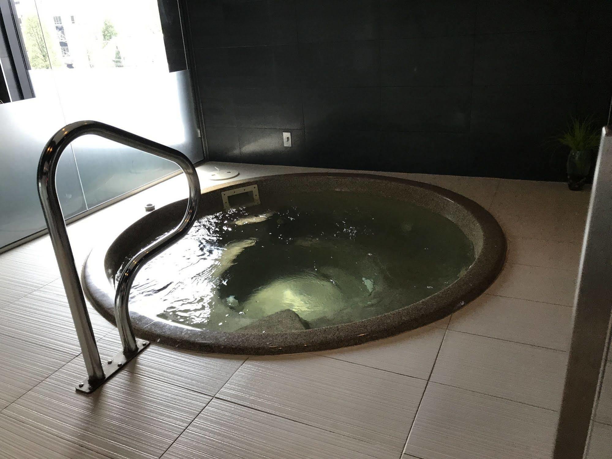 Hotel Du Fjord Chicoutimi エクステリア 写真