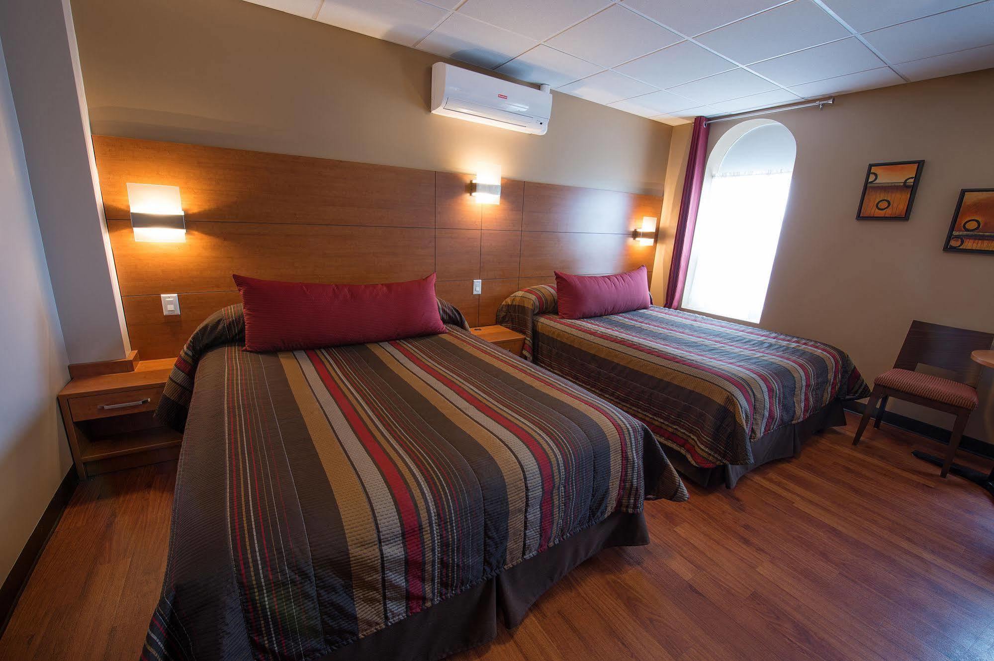 Hotel Du Fjord Chicoutimi エクステリア 写真