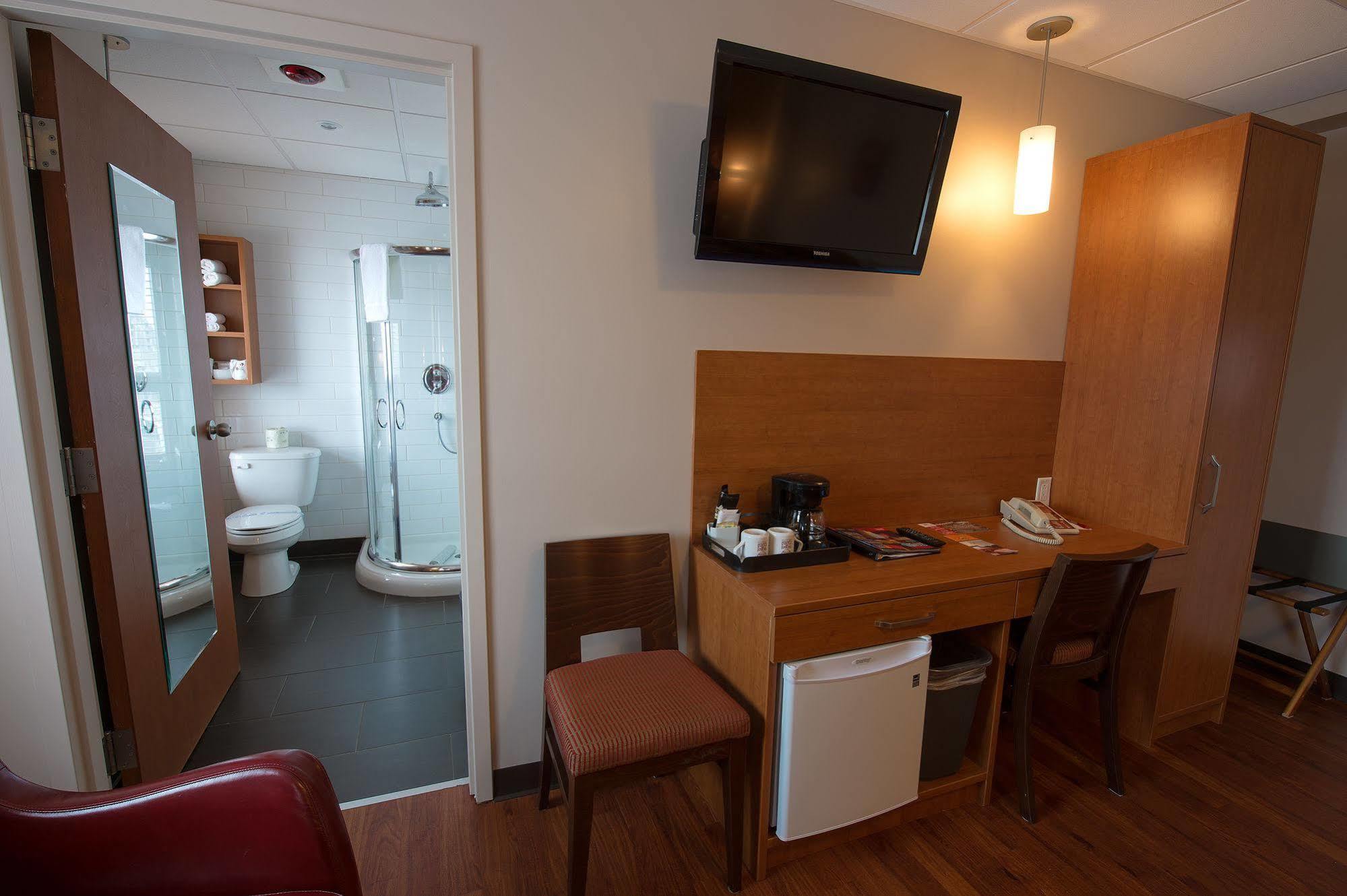 Hotel Du Fjord Chicoutimi エクステリア 写真