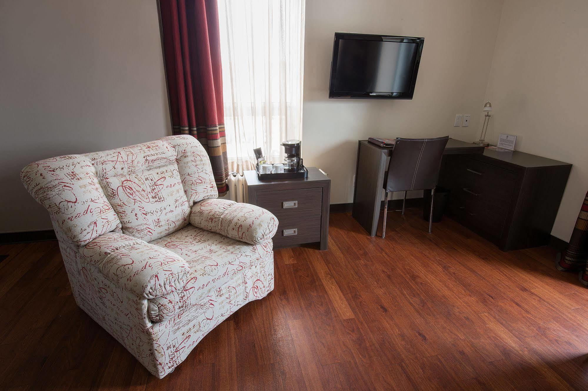 Hotel Du Fjord Chicoutimi エクステリア 写真
